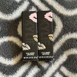 Kylie Jenner Matte Lovey Dovey Lipstick (2)
